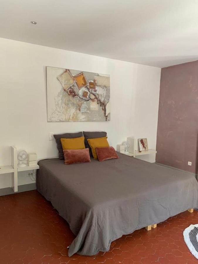 Mas carita Bed & Breakfast Cabannes Luaran gambar