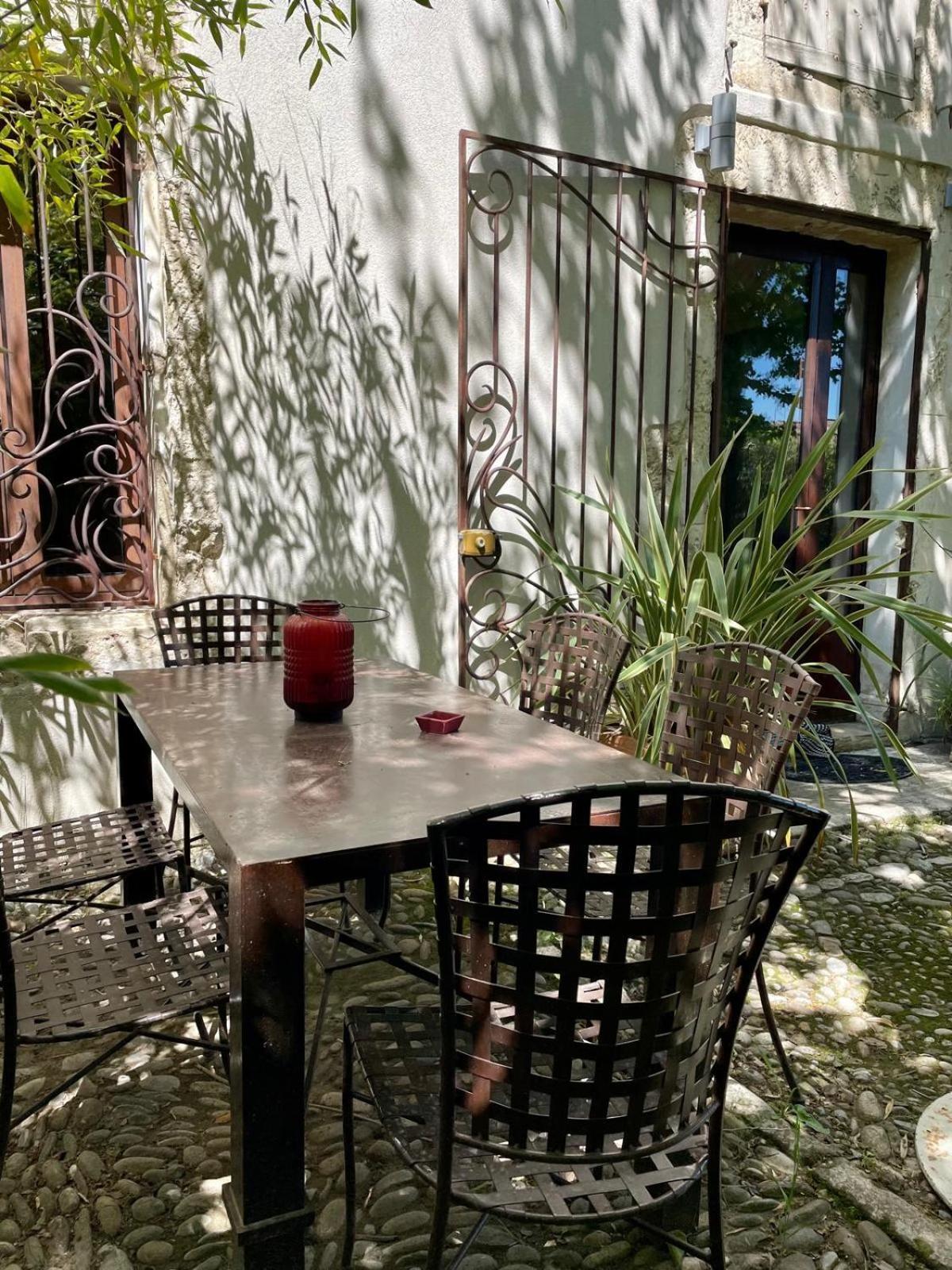 Mas carita Bed & Breakfast Cabannes Luaran gambar
